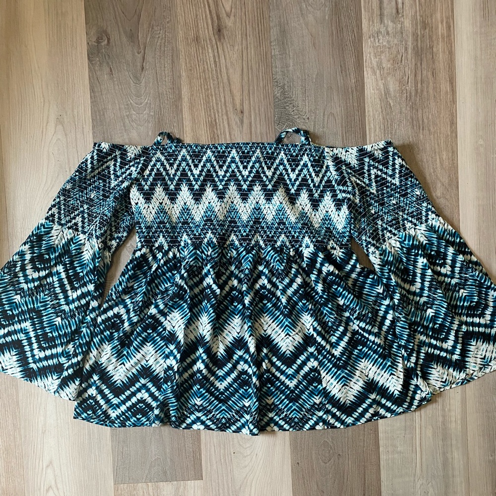 TORRID size 2X off the shoulders bell sleeve blouse